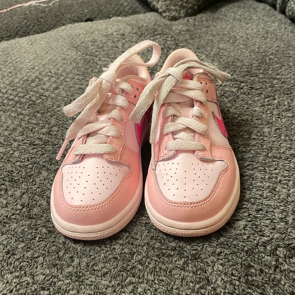 Pink foam girl dunks